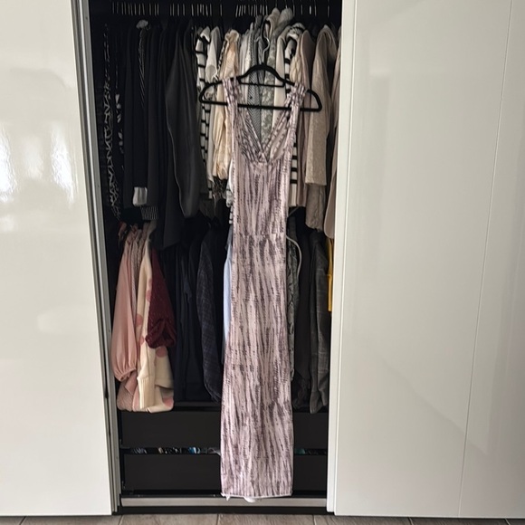 Elegant Tie-Dye Maxi Dress - Picture 7 of 9